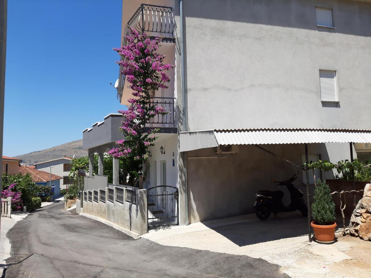 Apartment Luna Трогир Екстериор снимка
